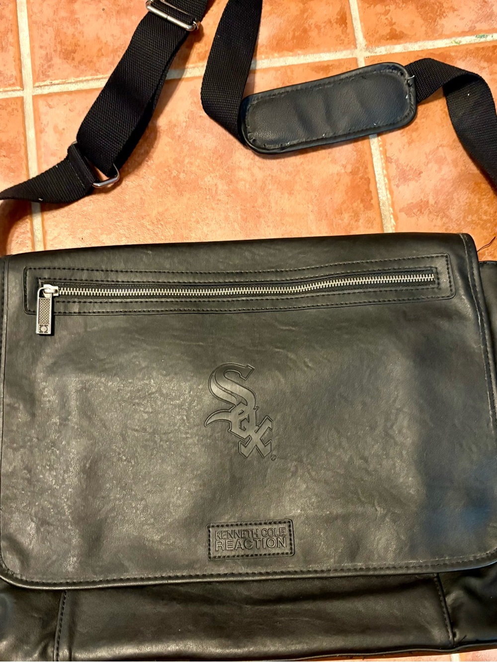 Kenneth Cole Reaction Laptop Computer Case/Bag with Sox Logo Embossed